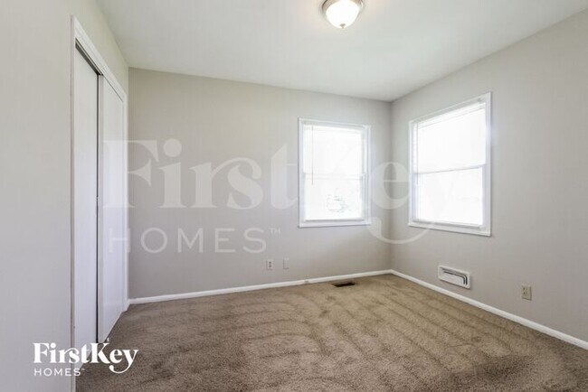 Building Photo - 1002 Hathaway Dr