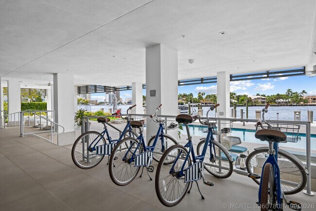 Building Photo - 435 Bayshore Dr