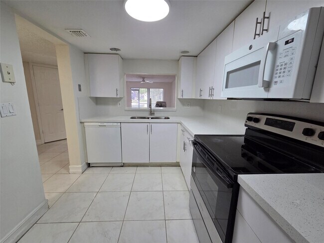 Building Photo - 7901 S Colony Cir