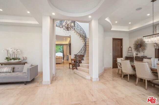 Building Photo - 331 Canon Dr