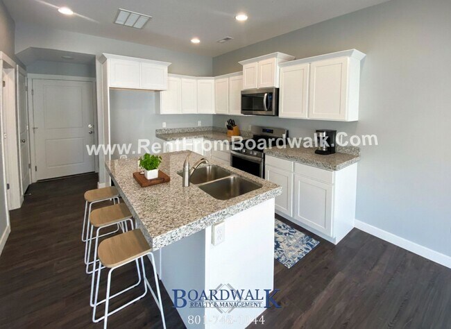 Building Photo - Single Family Home In Beautiful Community!