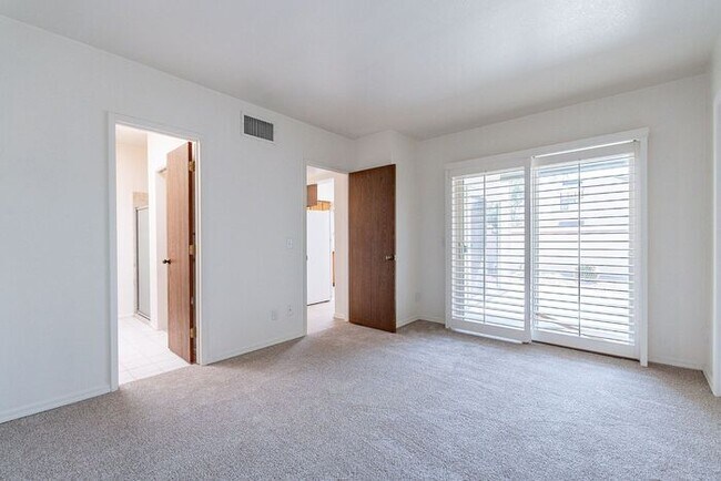Building Photo - Move-In Ready 2-Bed Tucson Home with Natur...