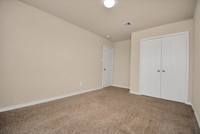 Building Photo - 3210 Aldridge Dr