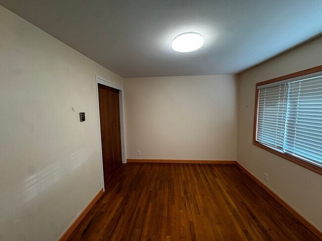 Building Photo - Stylish Updated 3-Bedroom Home in Desirable South Eugene