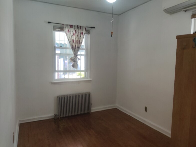 Building Photo - 67-42 Selfridge St