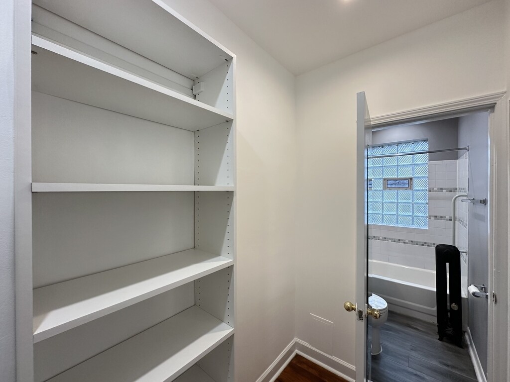 Building Photo - 5516 N Kenmore Ave