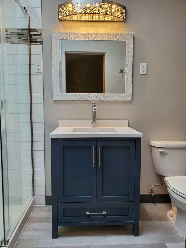 Building Photo - Modern Upgraded 3 bedroom Rambler