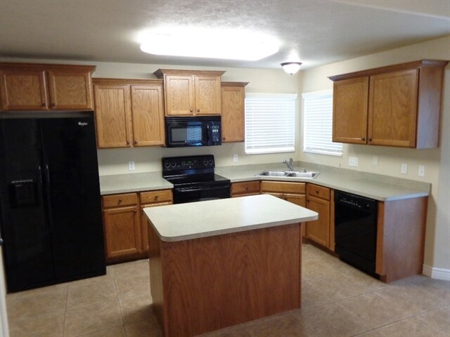 Building Photo - 7134 S Sorrento Way