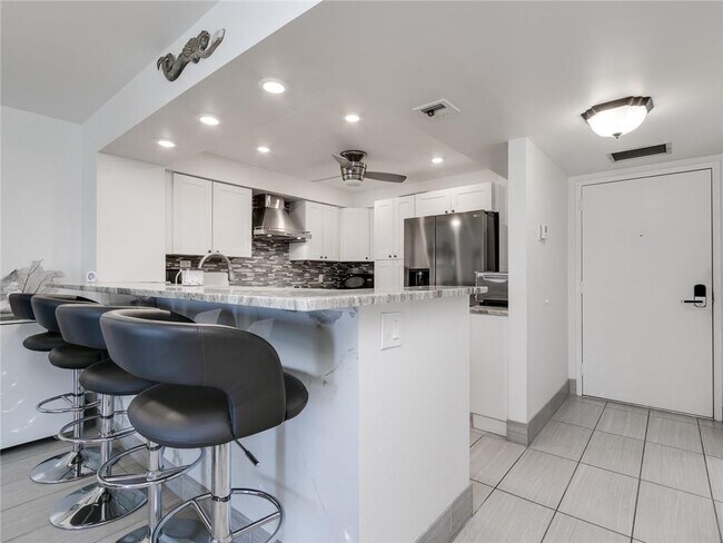 Building Photo - 3900 Galt Ocean Dr