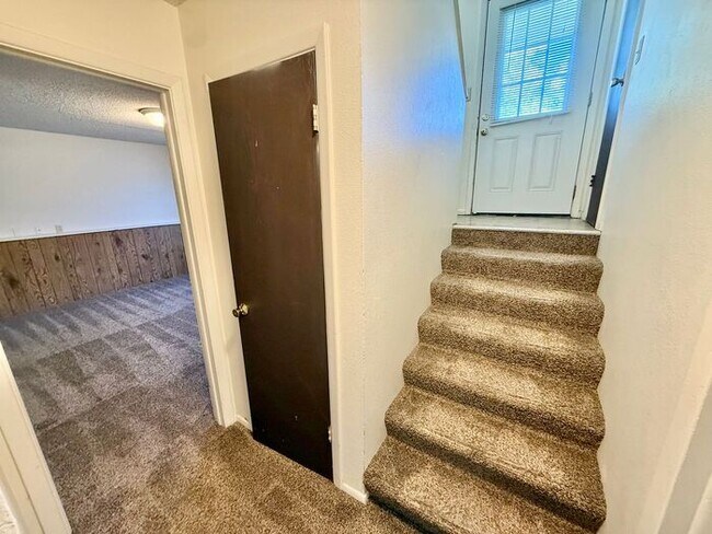 Building Photo - MOVE IN SPECIAL! FIRST 2 WEEKS FREE!!! 4 B...