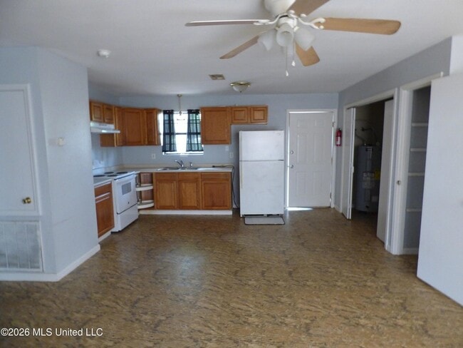 Building Photo - 144 Old Hwy 98 W