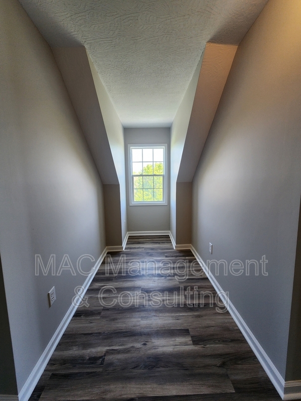 Building Photo - 1748 Bouton Dr