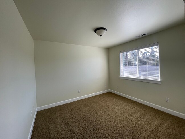 Building Photo - Old Mill Townhome Available 5/5/25