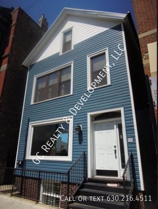 Primary Photo - 2227 N Clybourn Ave