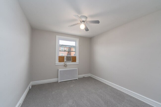 Building Photo - 3-Bedroom, 1.5 Bathroom Home in Belair-Edison