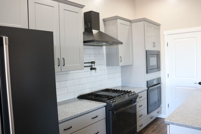 Building Photo - Welcome to your Southern Arizona desert oasis!