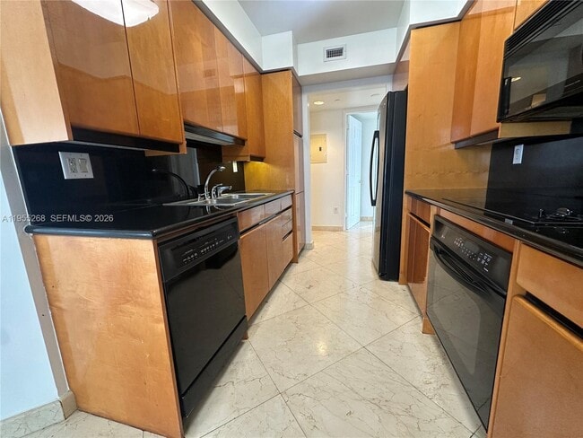 Building Photo - 18671 Collins Ave