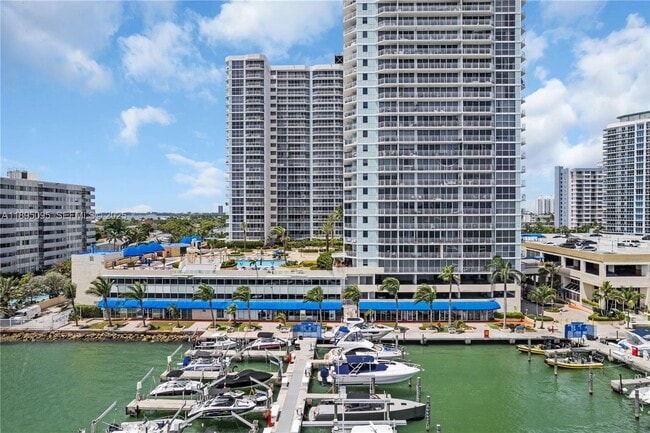 Building Photo - 7601 E Treasure Dr