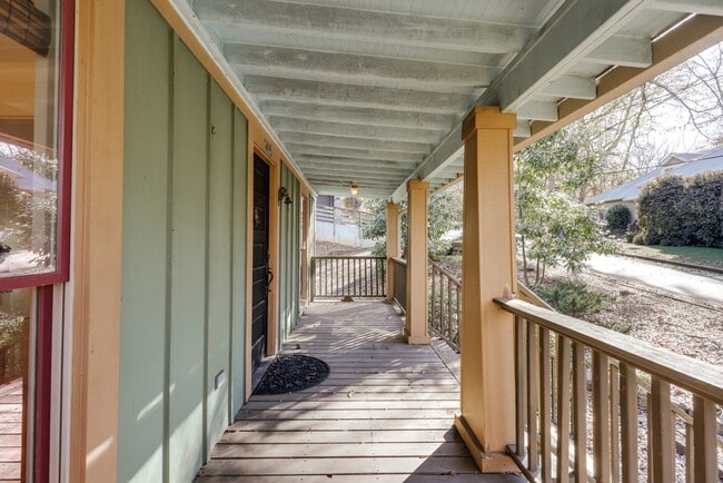 Building Photo - 145 Hendrix Ave