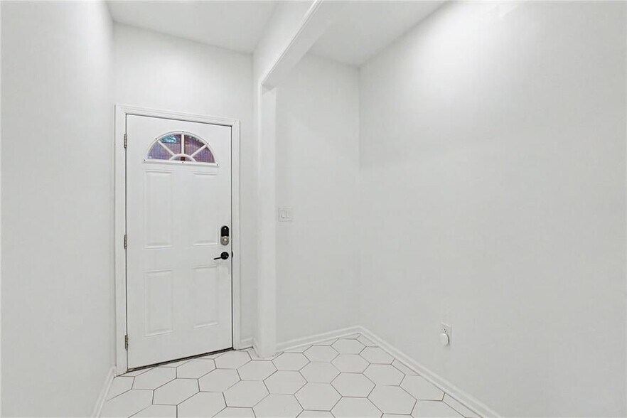 Building Photo - 827 Elbert St SW
