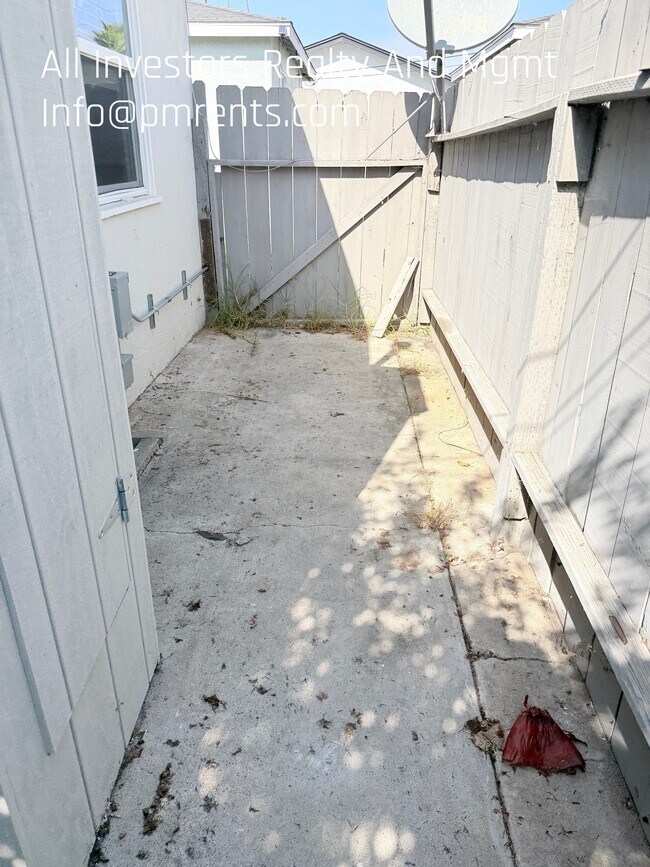 Building Photo - 1922 S Tremont St