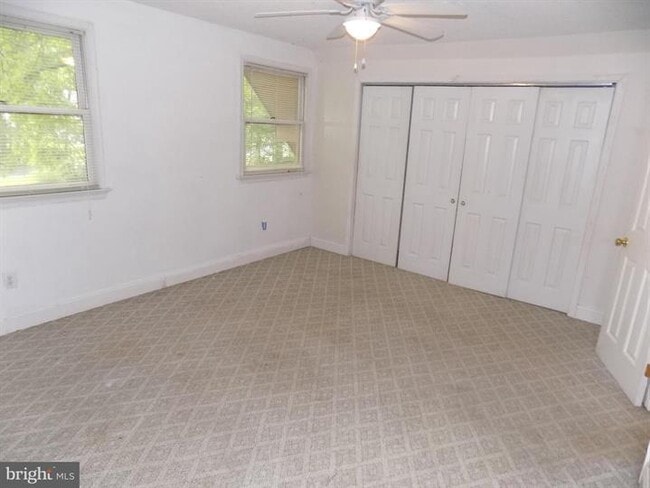 Building Photo - 135 Land Or Dr