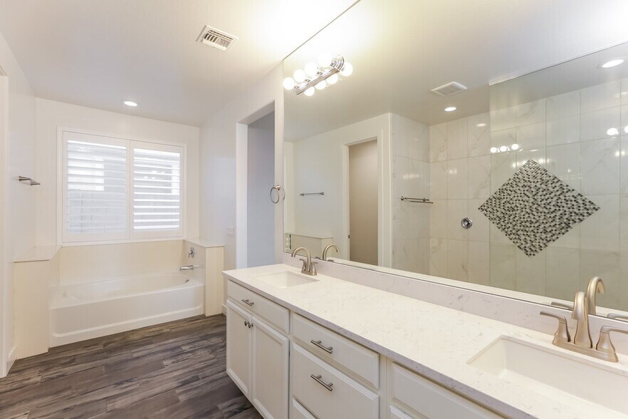 Building Photo - 10605 E Durant Dr