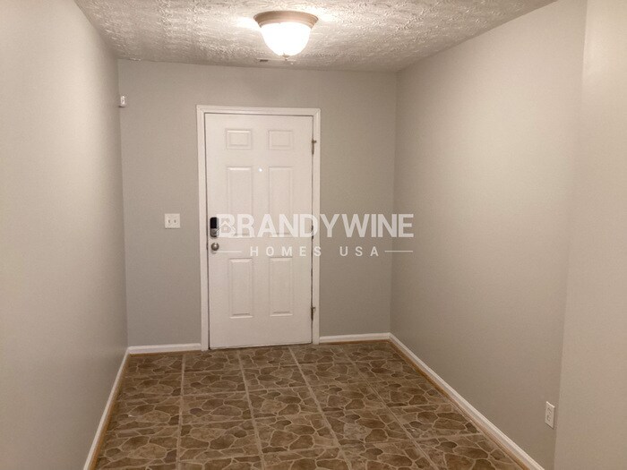 Building Photo - 687 Lakes Cir