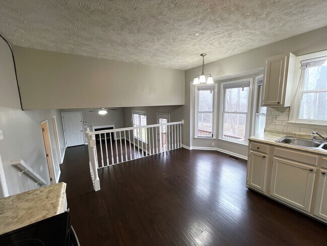 Building Photo - Updated 4 Bedroom / 3 Bathroom with In-Law...