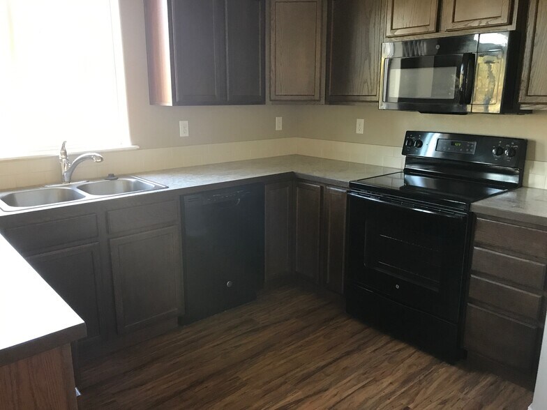 Building Photo - 1740 SW Panorama Dr