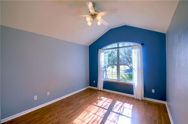 Building Photo - 129 Copperwood Loop