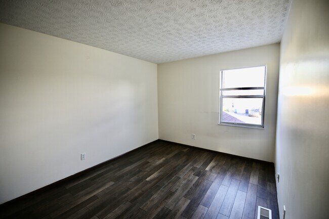 Building Photo - 7160 Lauretta Ct