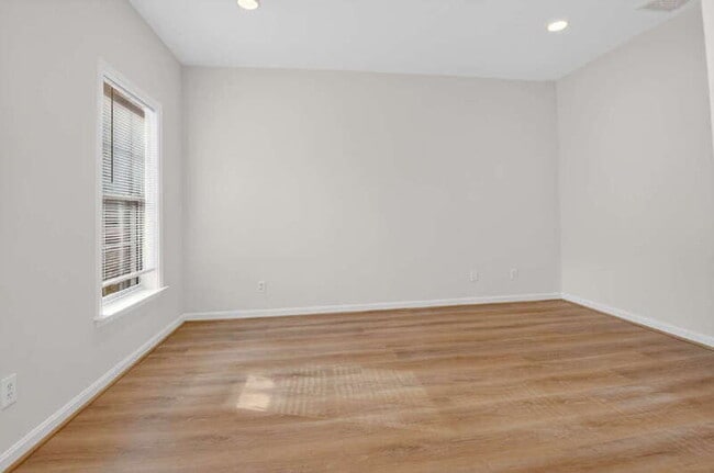 Building Photo - 5023 Village Fountain Pl