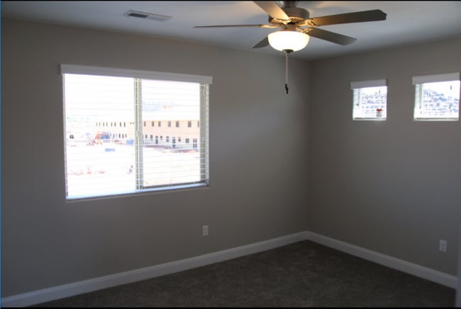 Building Photo - Blackhawk Townhome! End Unit!!