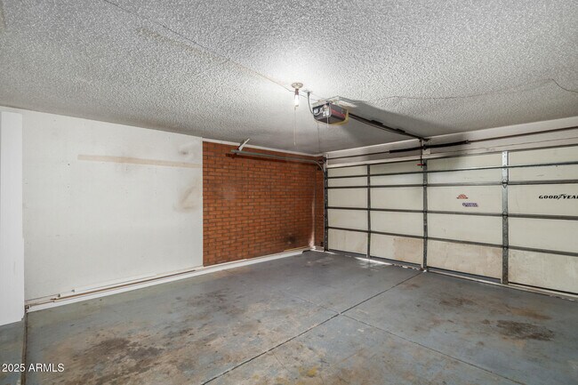 Building Photo - 5038 E Winchcomb Dr