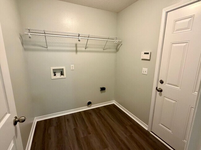 Building Photo - 4633 Ridge Pointe Dr