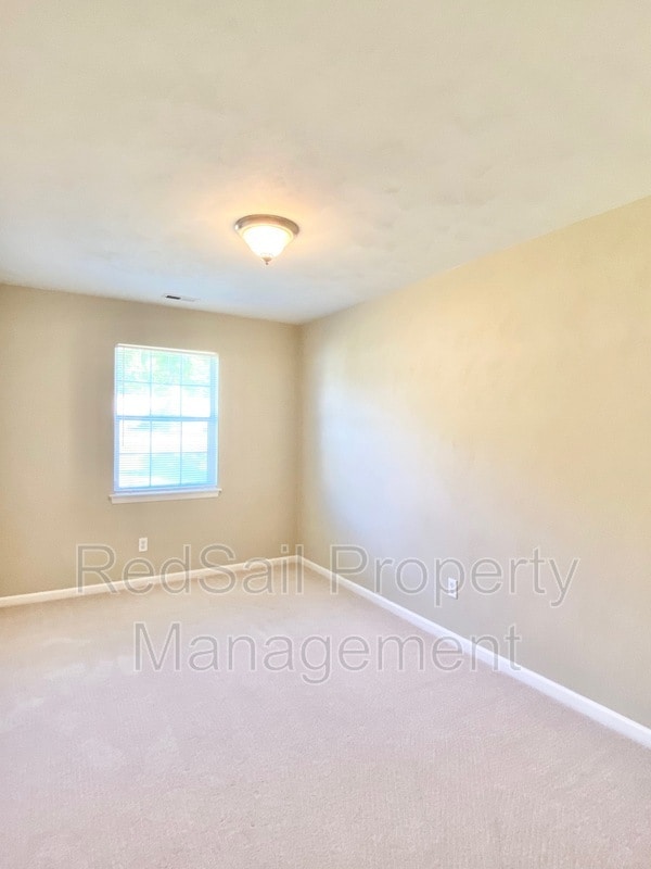 Building Photo - 145 Bridle Ln