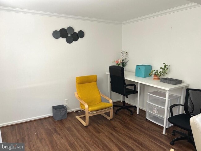 Building Photo - 704B Trescott Pl