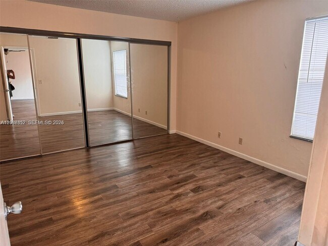Building Photo - 11 N Crossings Cir