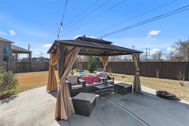 Building Photo - 4303 Shaded Arbor Way