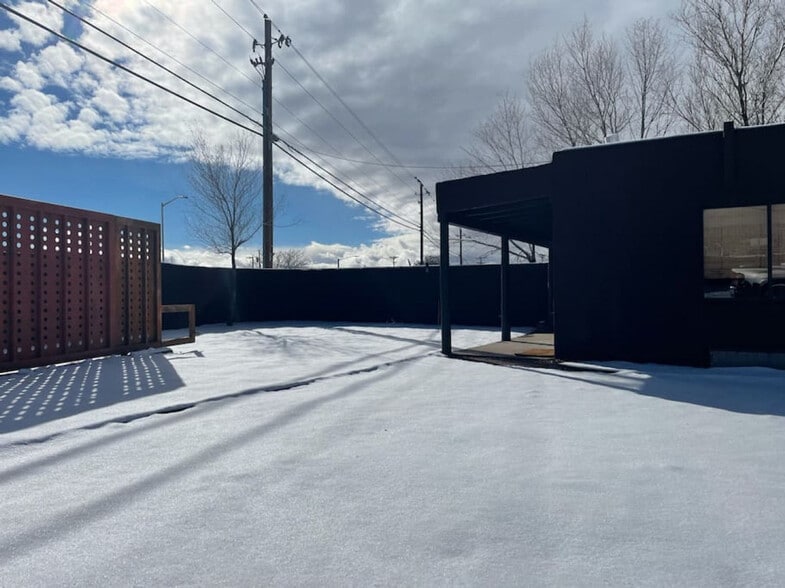 Building Photo - 2845 Agua Fria St