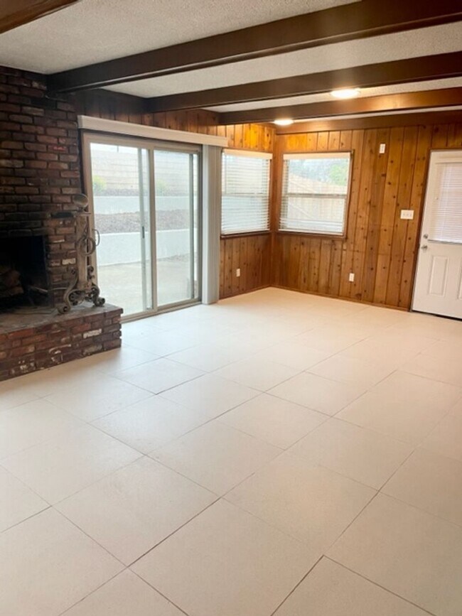 Building Photo - Completely Renovated Clairemont Home