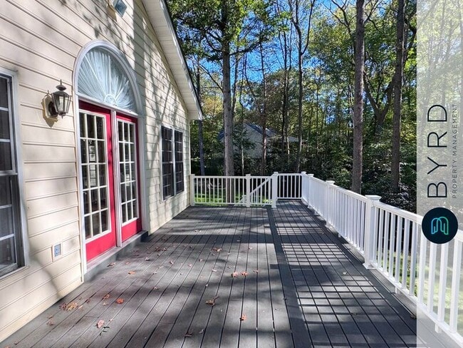 Building Photo - 423 Elm Creek Dr