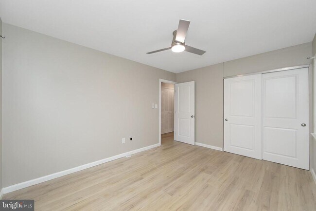 Building Photo - 2 S Sunset Rd