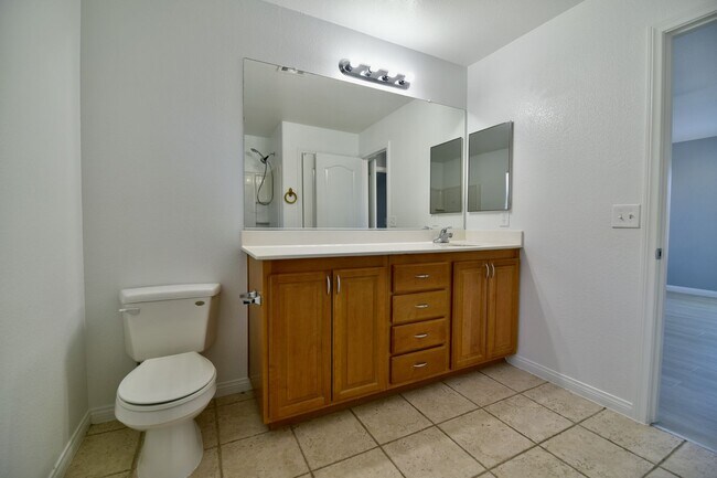 Building Photo - Spacious 4Bed/2Bath/2Car Home located in North Las Vegas w/ Pool!