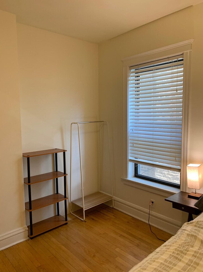 Building Photo - 1427 W Berwyn Ave