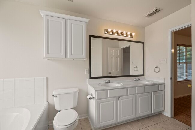 Building Photo - 12202 Mardi Gras Dr