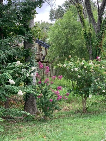 Building Photo - 1112 Cardinal St Apt# 101