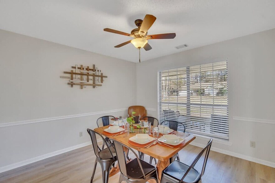 Building Photo - 313 Manden Rd