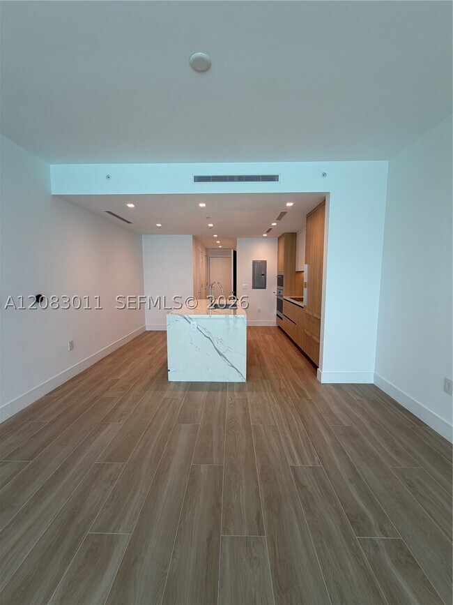Building Photo - 2411 Laguna Cir